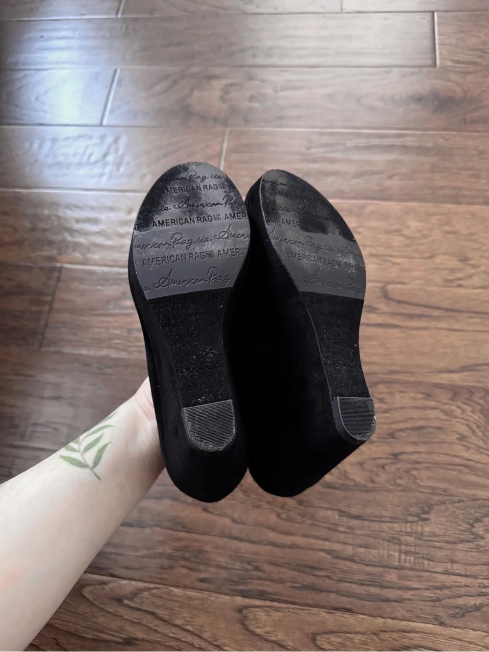 EUC American Rag Platform Pumps Black Suede Heels Size 7